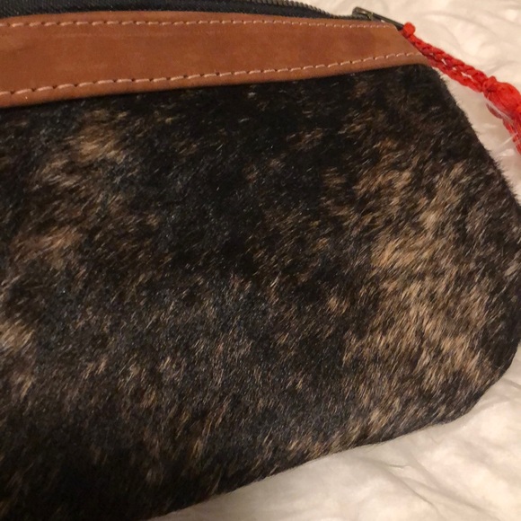 Super cute never used fur wristlet NWOT - Picture 4 of 7